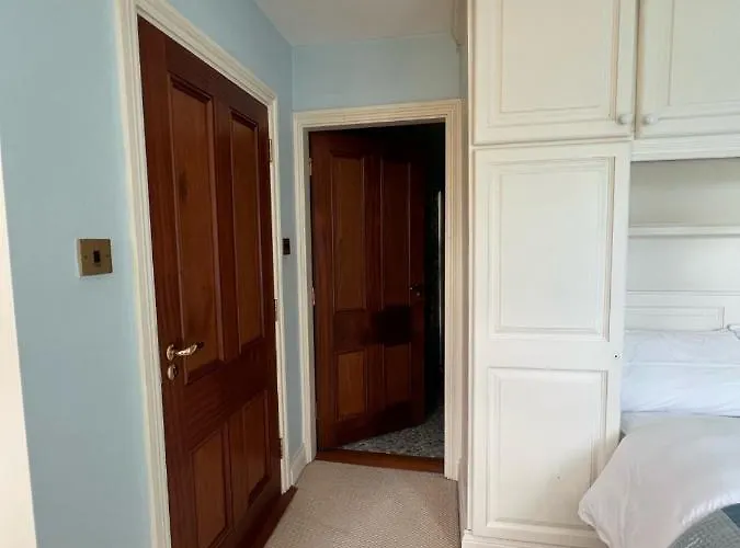 Taylors Hill Luxury Guest House